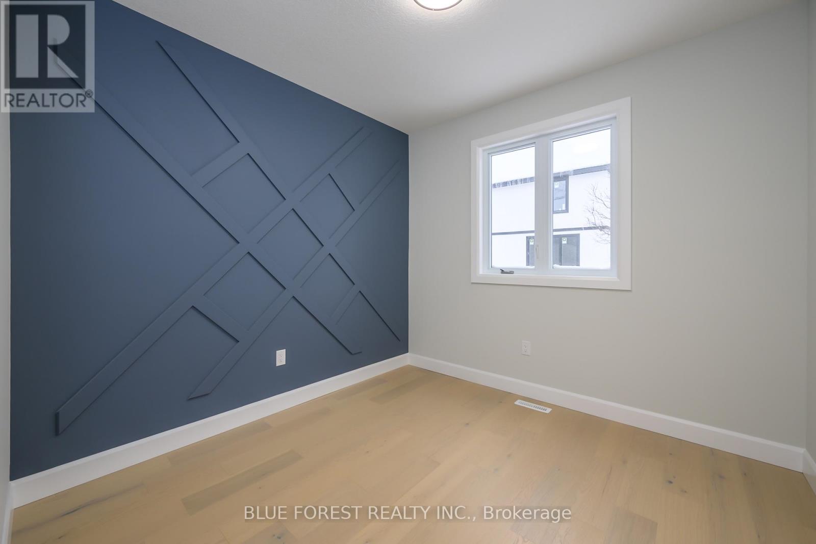 619 Lions Park Drive, Strathroy-Caradoc, Ontario  N0L 1W0 - Photo 11 - X12538656