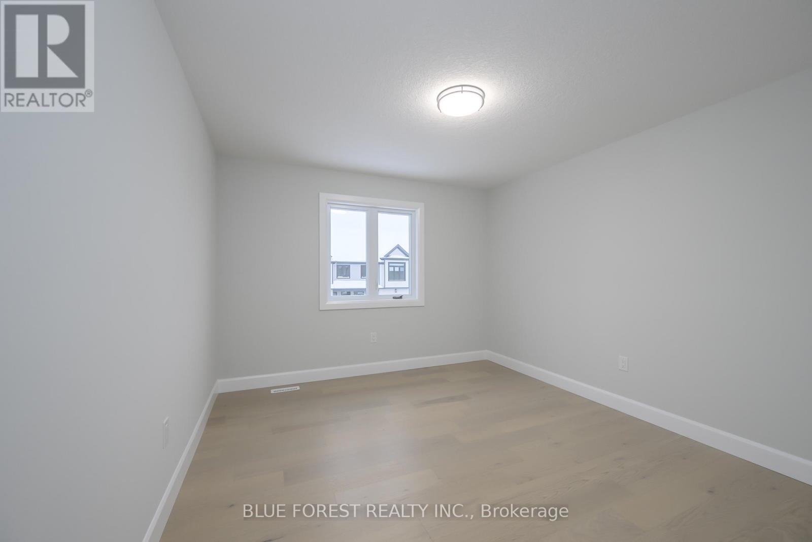 619 Lions Park Drive, Strathroy-Caradoc, Ontario  N0L 1W0 - Photo 22 - X12538656