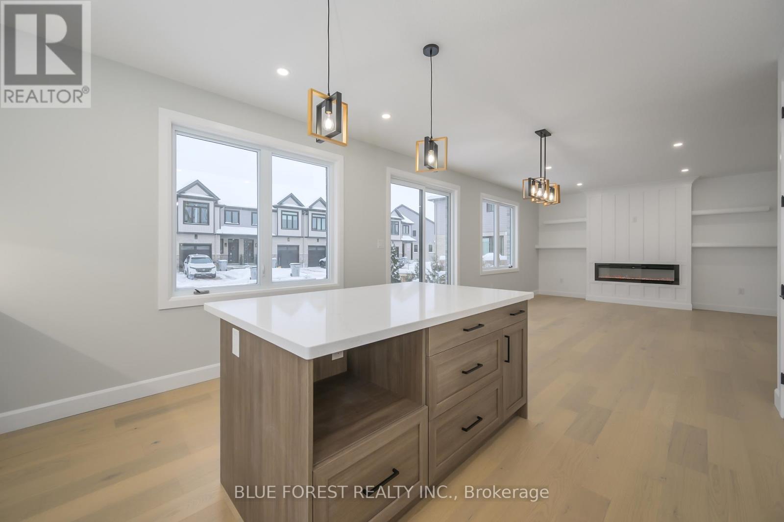 619 Lions Park Drive, Strathroy-Caradoc, Ontario  N0L 1W0 - Photo 9 - X12538656