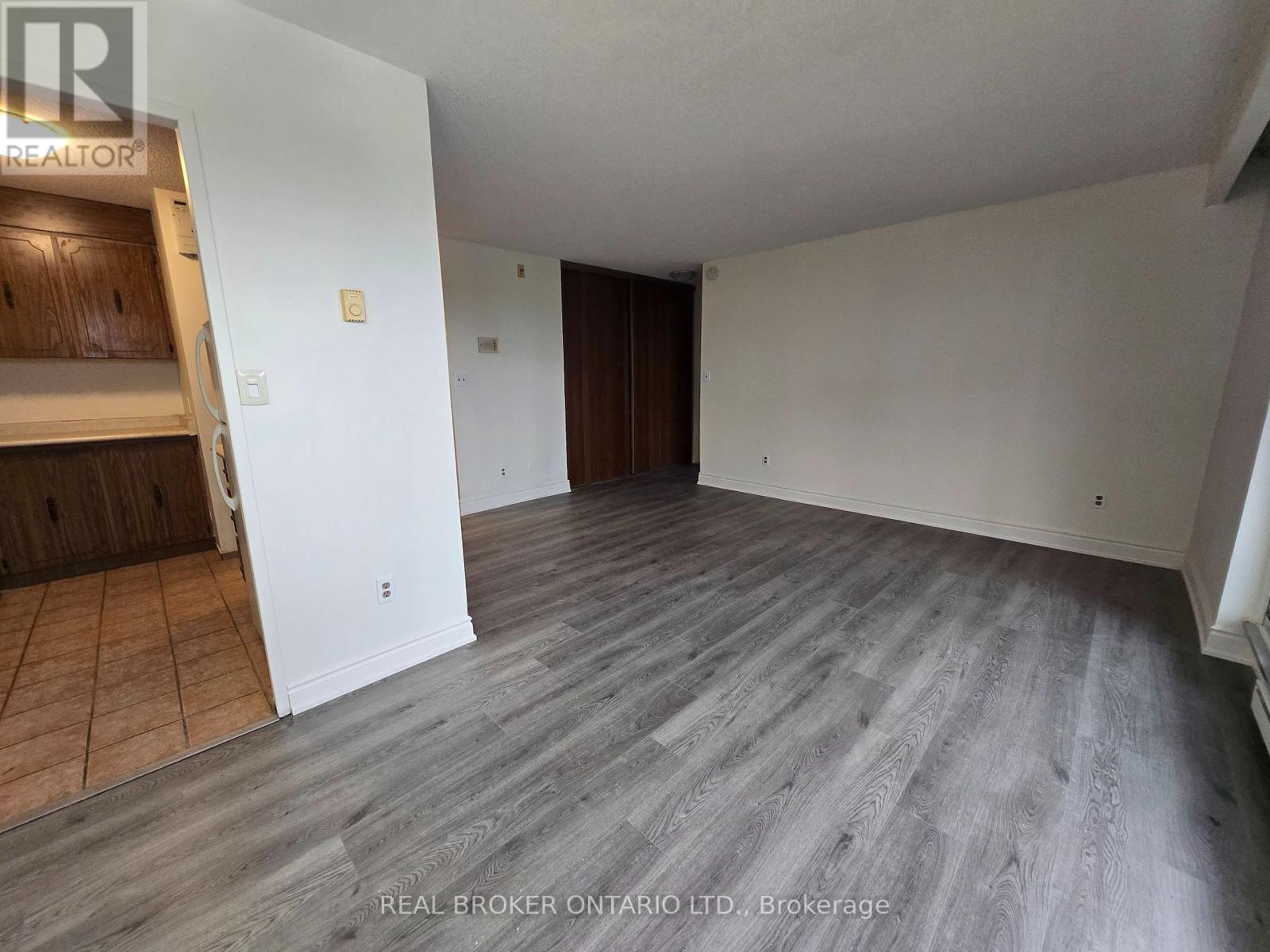 402 - 97 Nonquon Road, Oshawa, Ontario  L1G 3R8 - Photo 4 - E12638158