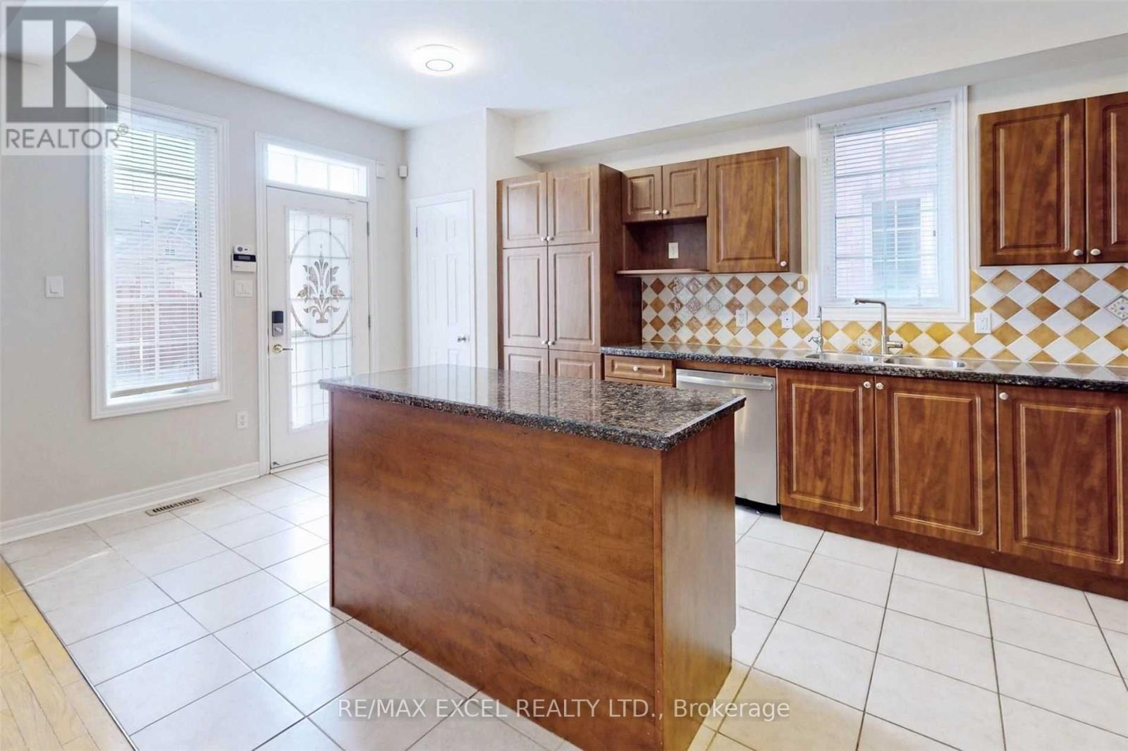 525 Country Glen Road, Markham, Ontario  L6B 1H4 - Photo 11 - N12638182