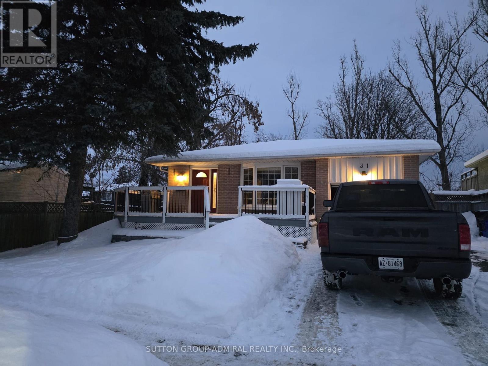 Upper - 31 Jeffrey Street, Barrie (Grove East), Ontario L4M 5H5 - Photo 3 - S12638192