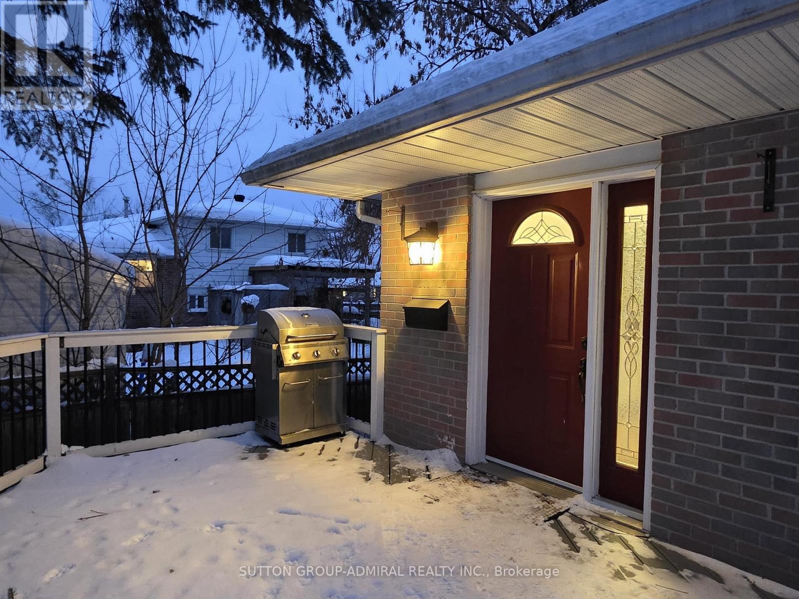 Upper - 31 Jeffrey Street, Barrie (Grove East), Ontario L4M 5H5 - Photo 4 - S12638192