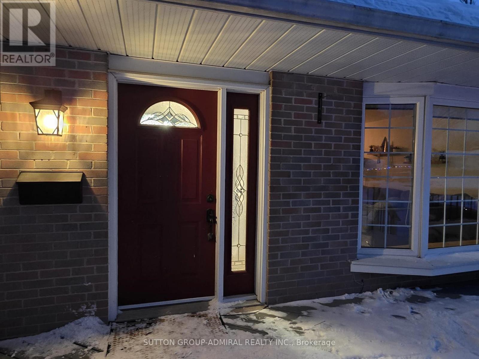 Upper - 31 Jeffrey Street, Barrie (Grove East), Ontario L4M 5H5 - Photo 8 - S12638192