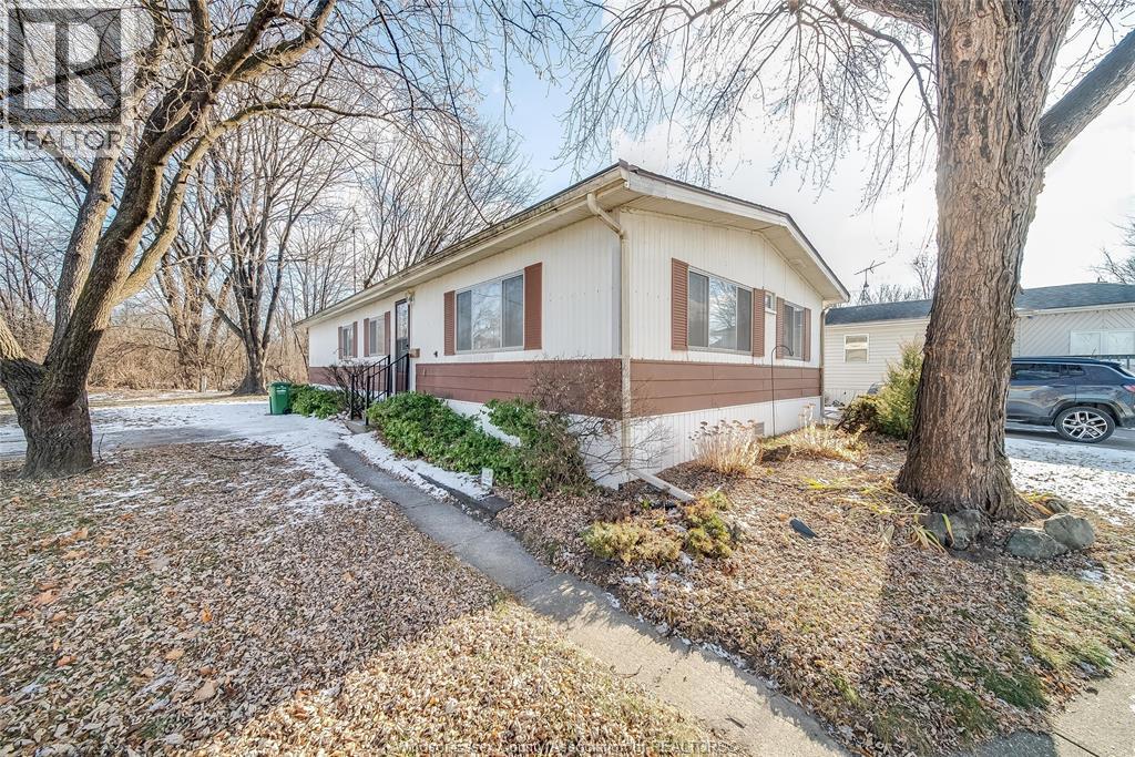 150 Michael, Lakeshore, Ontario N8N 2V7 - Photo 3 - 25031622