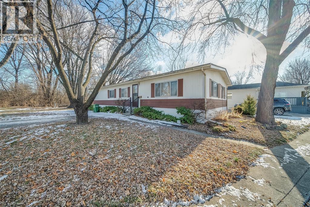 150 Michael, Lakeshore, Ontario N8N 2V7 - Photo 4 - 25031622