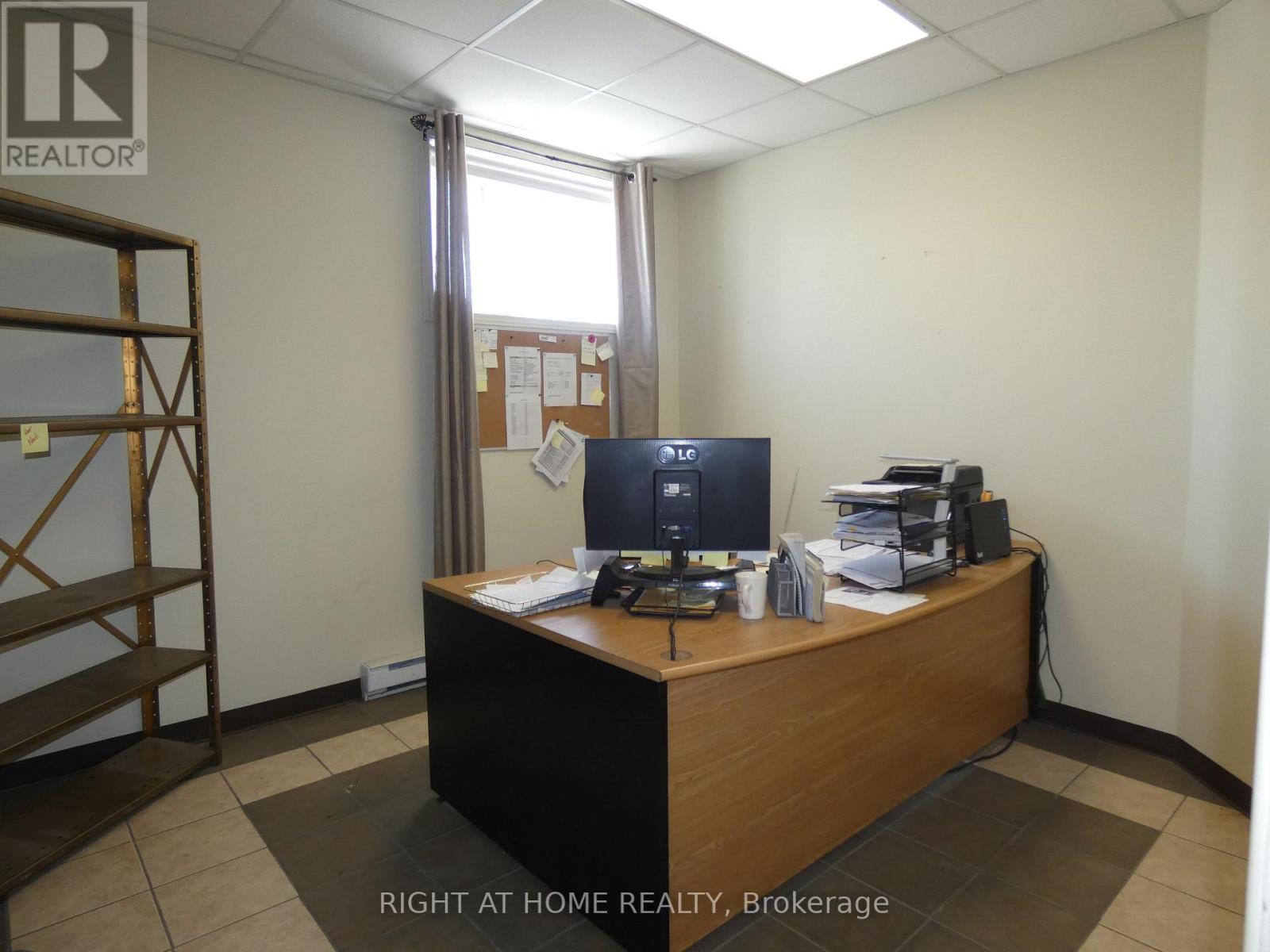 1319 Hammond Street, North Bay, Ontario  P1B 2J2 - Photo 3 - X12214090