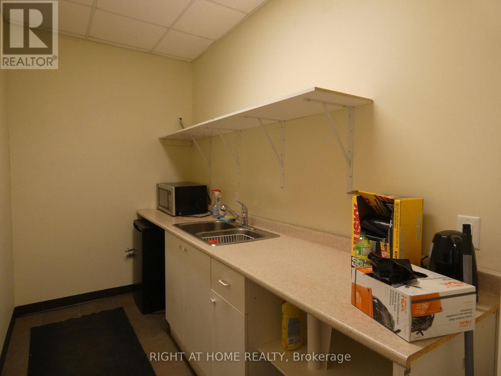 1319 Hammond Street, North Bay, Ontario  P1B 2J2 - Photo 5 - X12214090