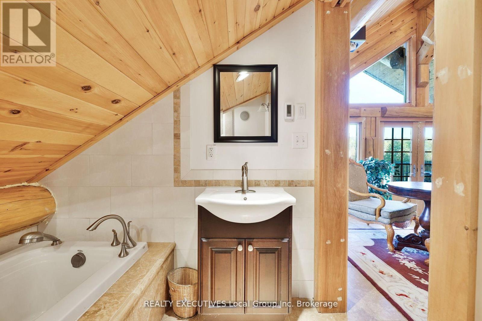 240/250 Kanichee Mine Road, Temagami, Ontario  P0H 2H0 - Photo 31 - X12638224