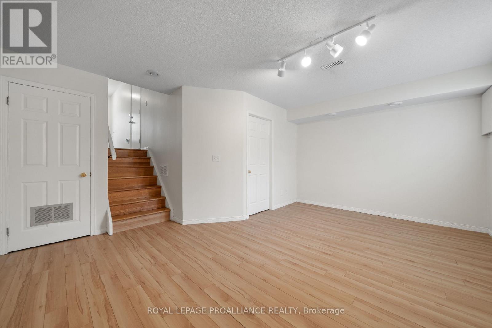 5 - 9 Progress Avenue, Belleville, Ontario  K8P 4Z3 - Photo 10 - X12638218