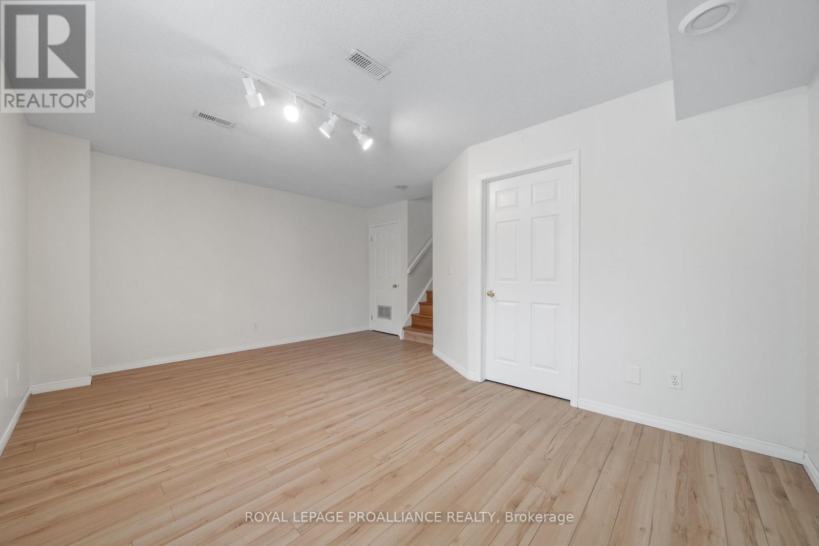 5 - 9 Progress Avenue, Belleville, Ontario  K8P 4Z3 - Photo 11 - X12638218