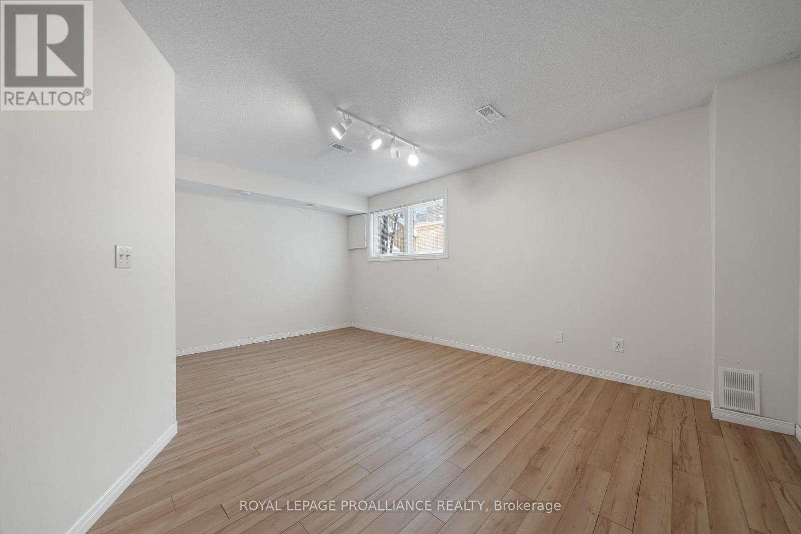 5 - 9 Progress Avenue, Belleville, Ontario  K8P 4Z3 - Photo 9 - X12638218