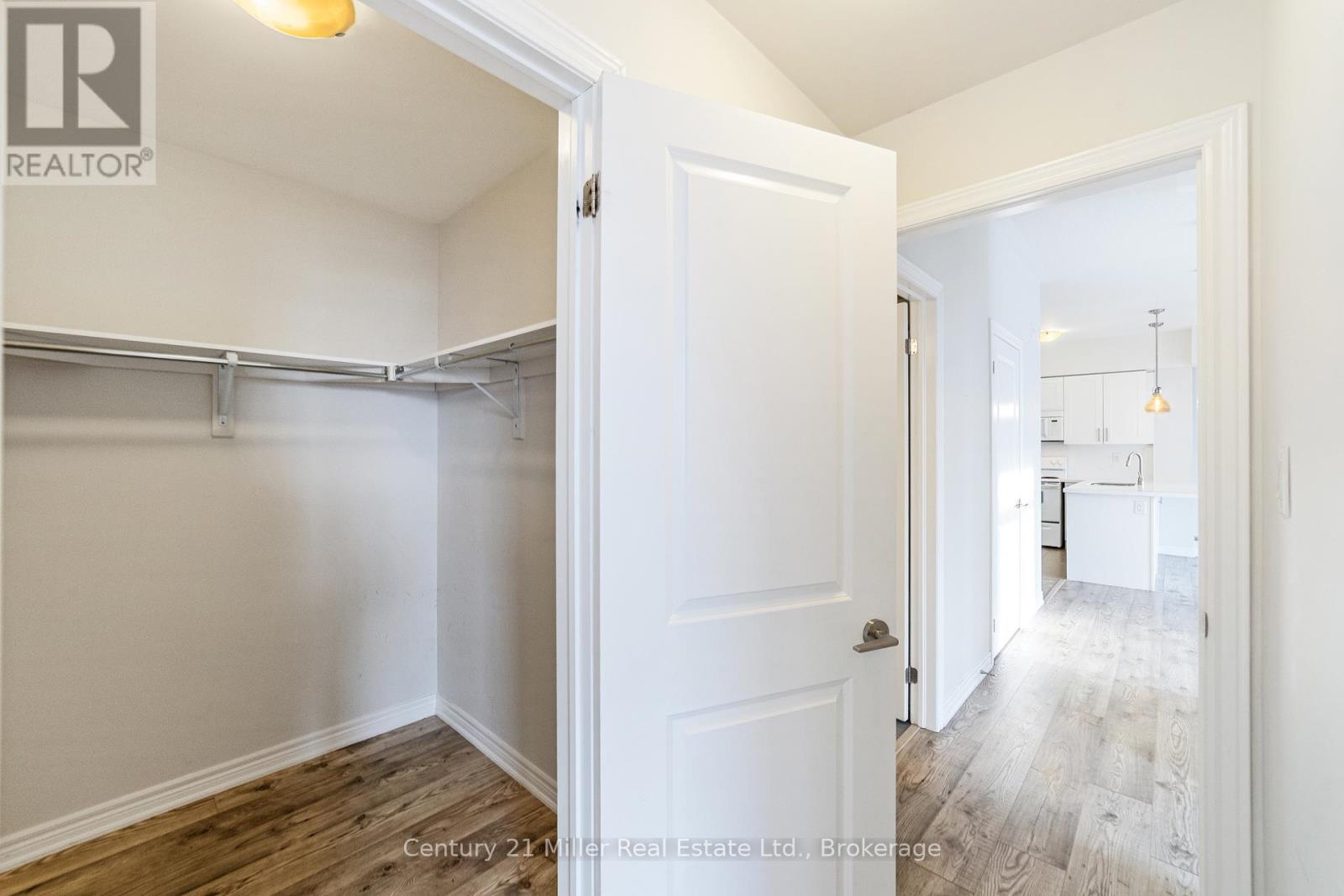 306 - 2326 Taunton Road, Oakville, Ontario  L6H 0L3 - Photo 18 - W12460010