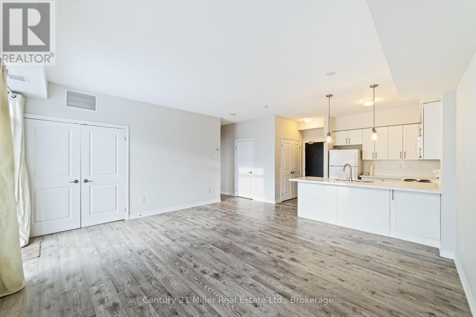 306 - 2326 Taunton Road, Oakville, Ontario  L6H 0L3 - Photo 9 - W12460010