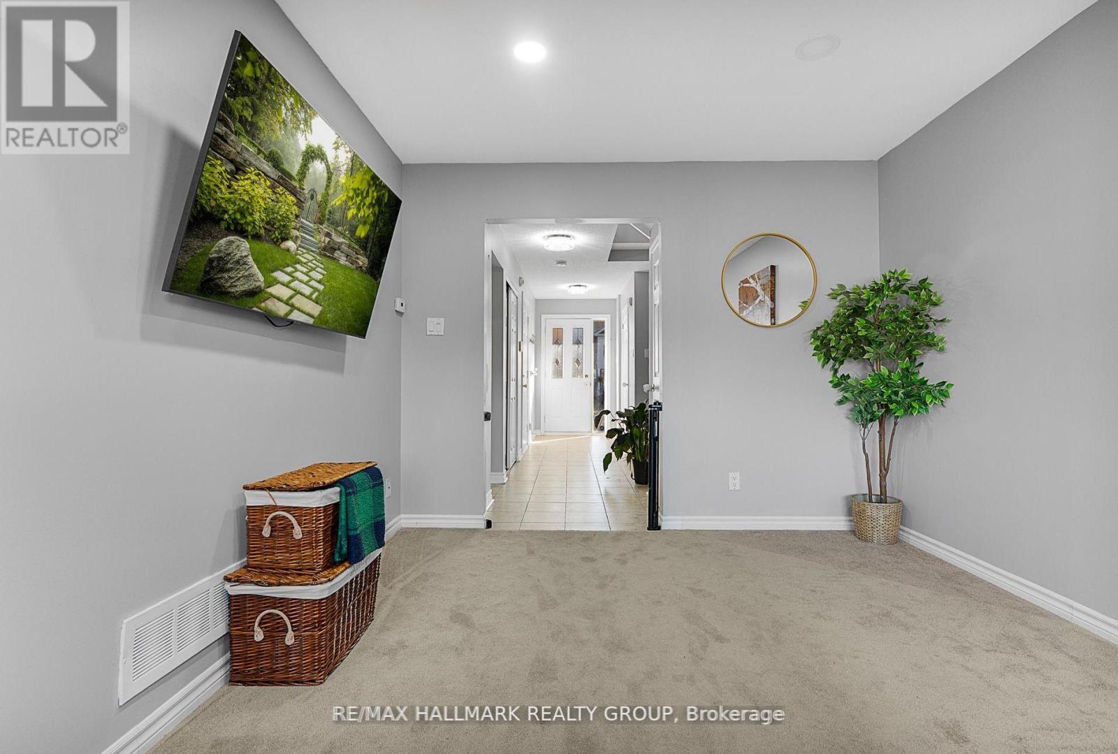 93 Cedarock Drive, Ottawa, Ontario  K2M 2H5 - Photo 5 - X12638246