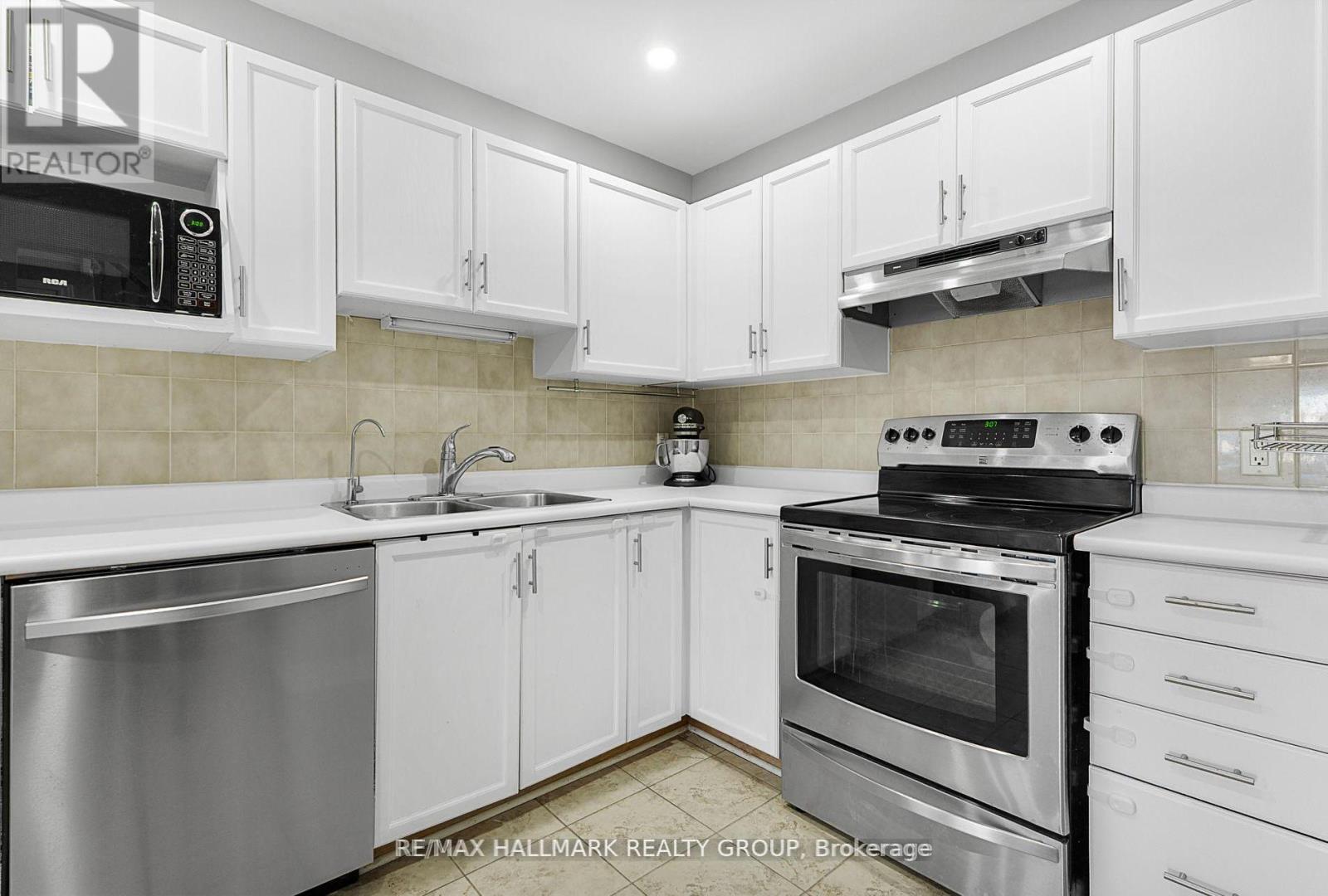 93 Cedarock Drive, Ottawa, Ontario  K2M 2H5 - Photo 8 - X12638246