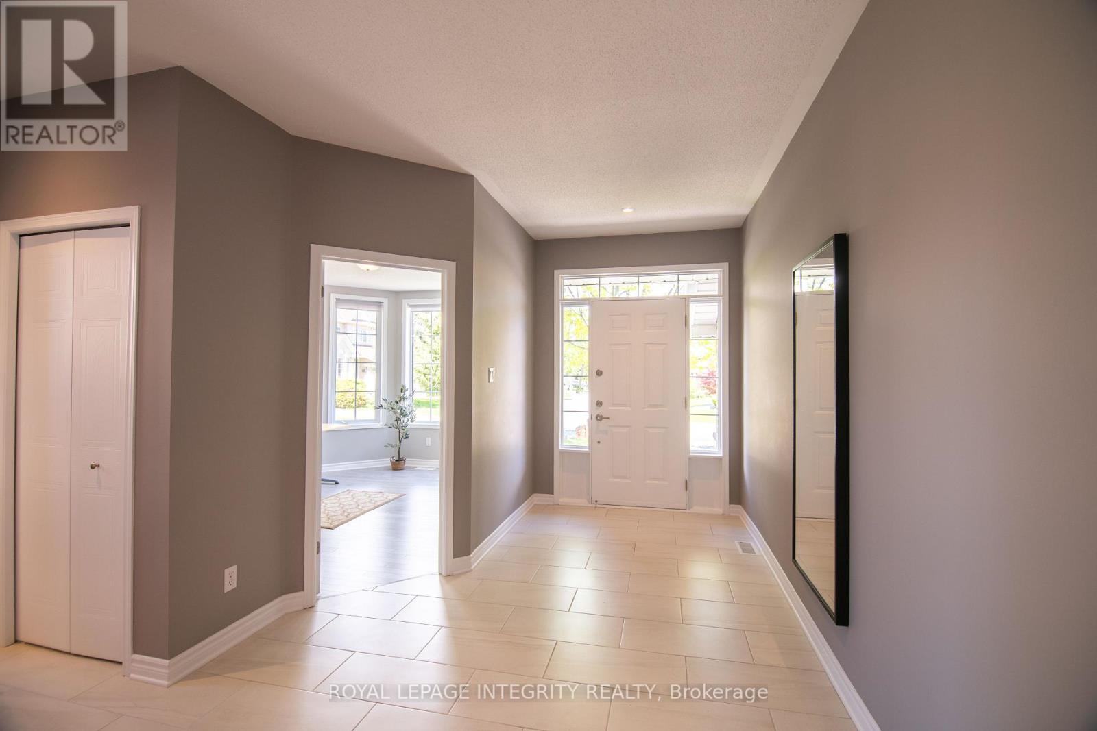 34 Keighley Circle, Ottawa, Ontario  K2K 3H8 - Photo 2 - X12638276