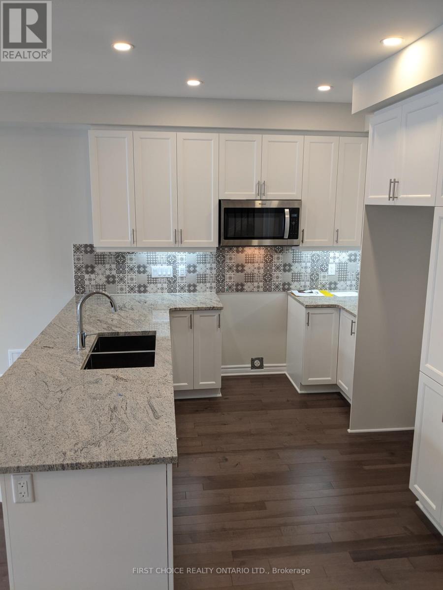 3961 Kelly Farm Drive, Ottawa, Ontario  K1T 0R7 - Photo 4 - X12638292