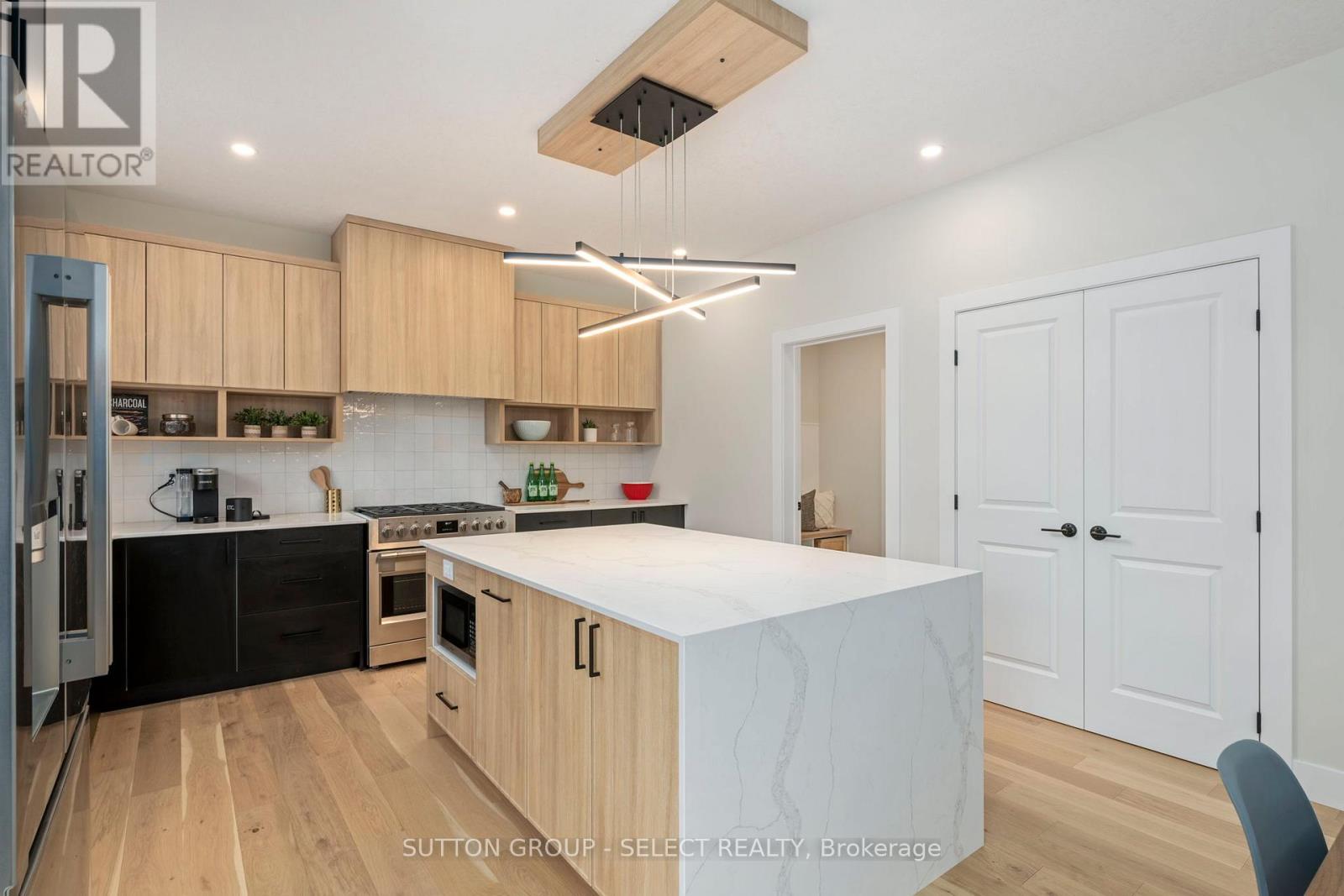 50 Royal Crescent, Southwold, Ontario  N5P 0G5 - Photo 16 - X12638240