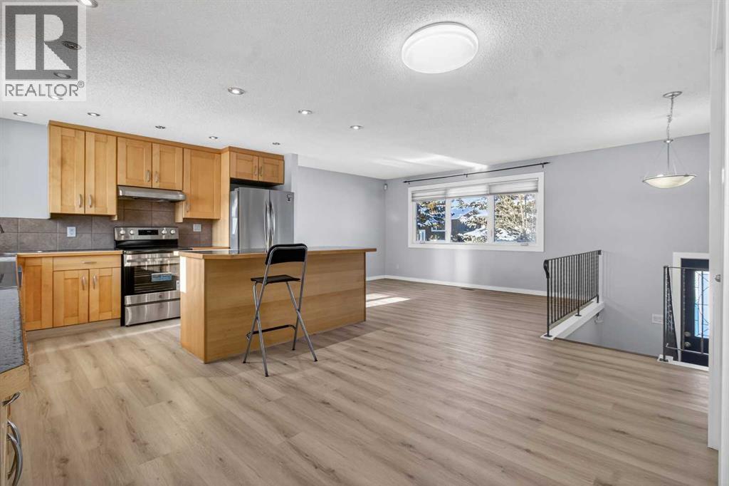 159 Pinecliff Way Ne, Calgary, Alberta  T1Y 3X2 - Photo 9 - A2273366