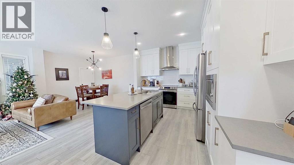 184 Emberside Place, Cochrane, Alberta  T4C 3B1 - Photo 3 - A2274583