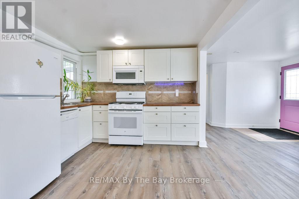 1 - 1067 Mosley Street, Wasaga Beach, Ontario L9Z 2G7 - Photo 9 - S12638350