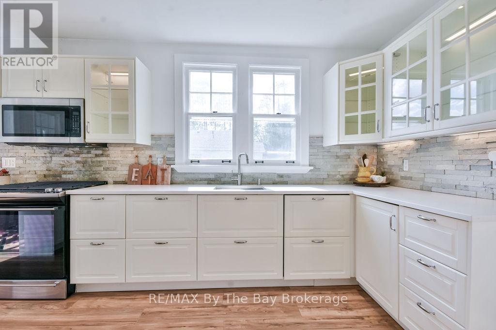 3 - 1067 Mosley Street, Wasaga Beach, Ontario L9Z 2G7 - Photo 4 - S12638356