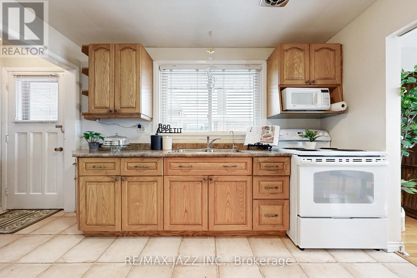 807 Annes Street, Whitby, Ontario  L1N 5K6 - Photo 16 - E12636588