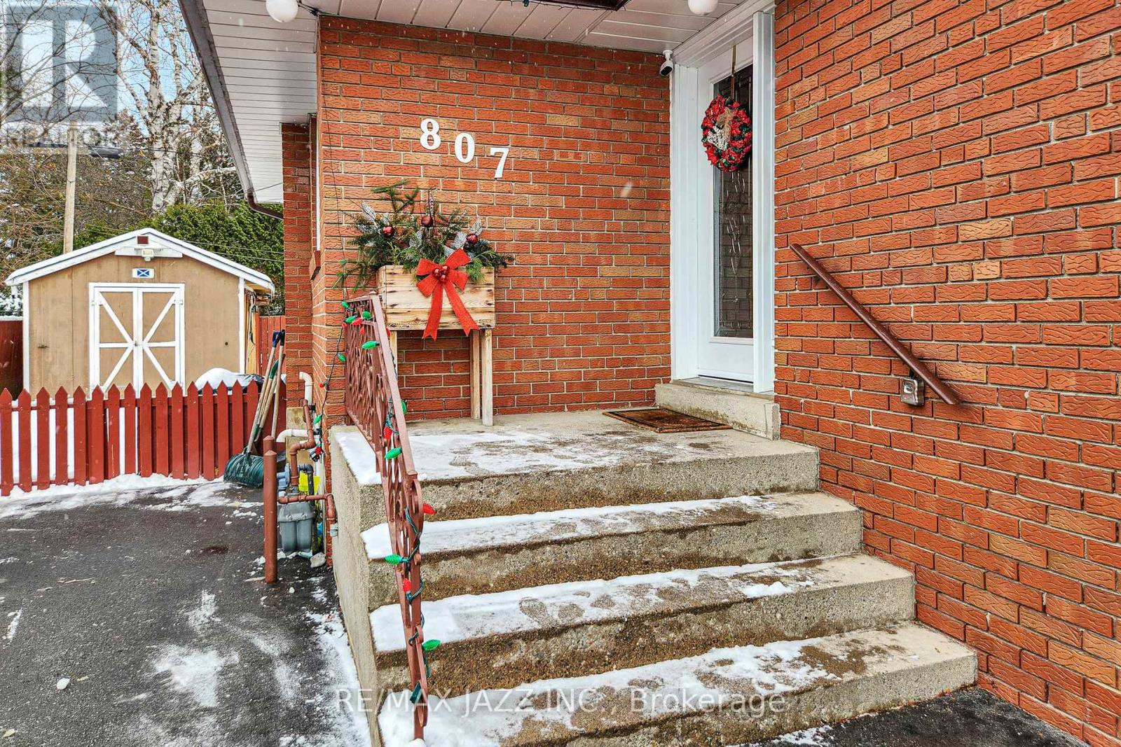 807 Annes Street, Whitby, Ontario  L1N 5K6 - Photo 5 - E12636588