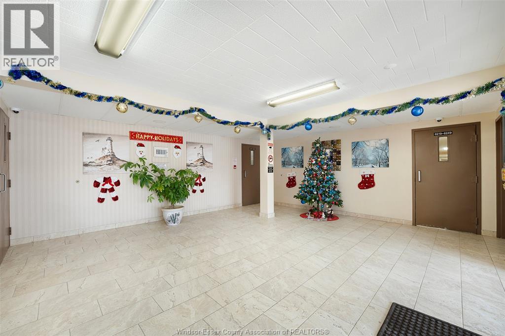 6255 Thornberry Crescent Unit# 272, Windsor, Ontario N8T 3A5 - Photo 3 - 25031752