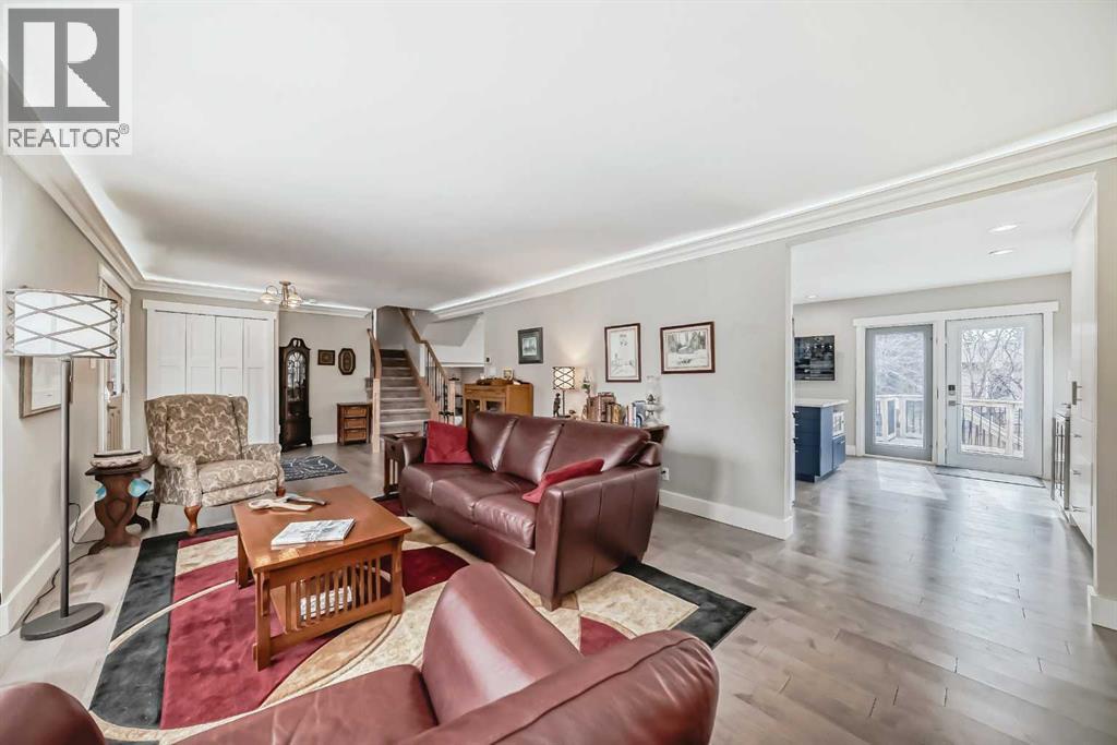 119 Pump Hill Bay Sw, Calgary, Alberta  T2V 4L6 - Photo 11 - A2253037