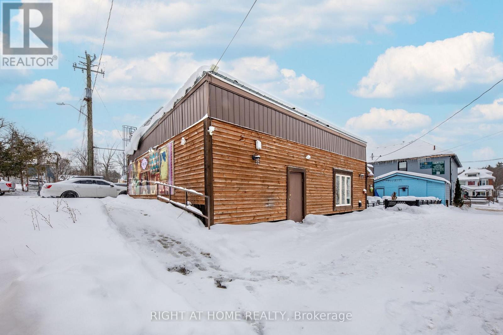 345 King Street, Midland, Ontario  L4R 3M7 - Photo 2 - S12638318