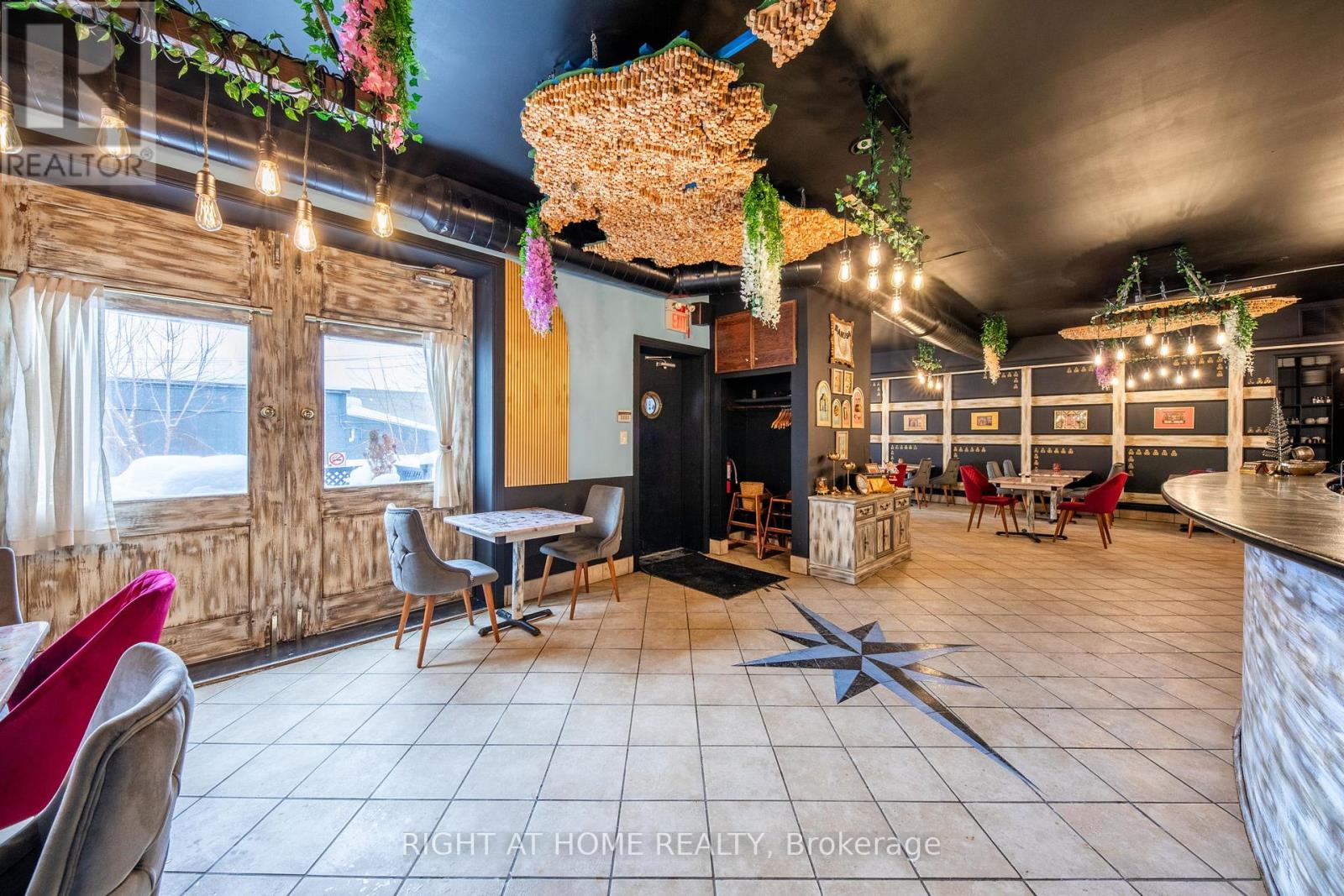 345 King Street, Midland, Ontario  L4R 3M7 - Photo 4 - S12638318