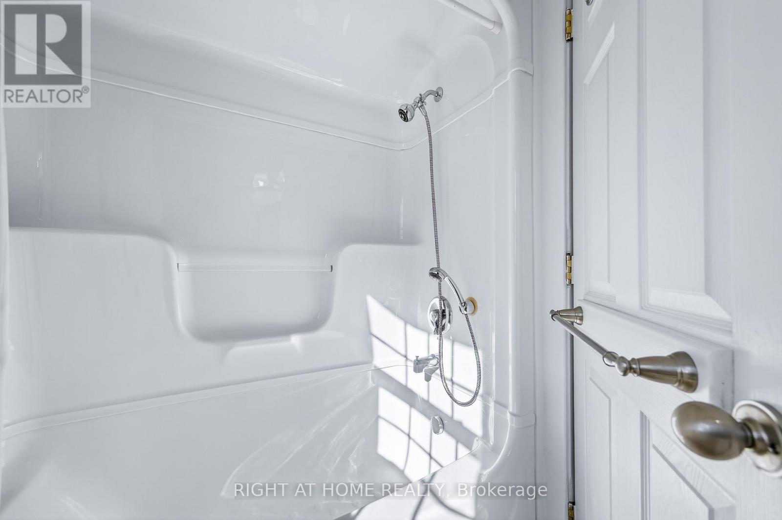 44 Newton Street, Barrie (Wellington), Ontario  L4M 3N5 - Photo 18 - S12638378