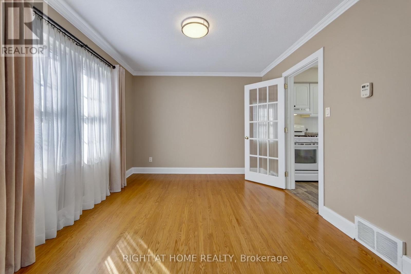 44 Newton Street, Barrie (Wellington), Ontario  L4M 3N5 - Photo 6 - S12638378