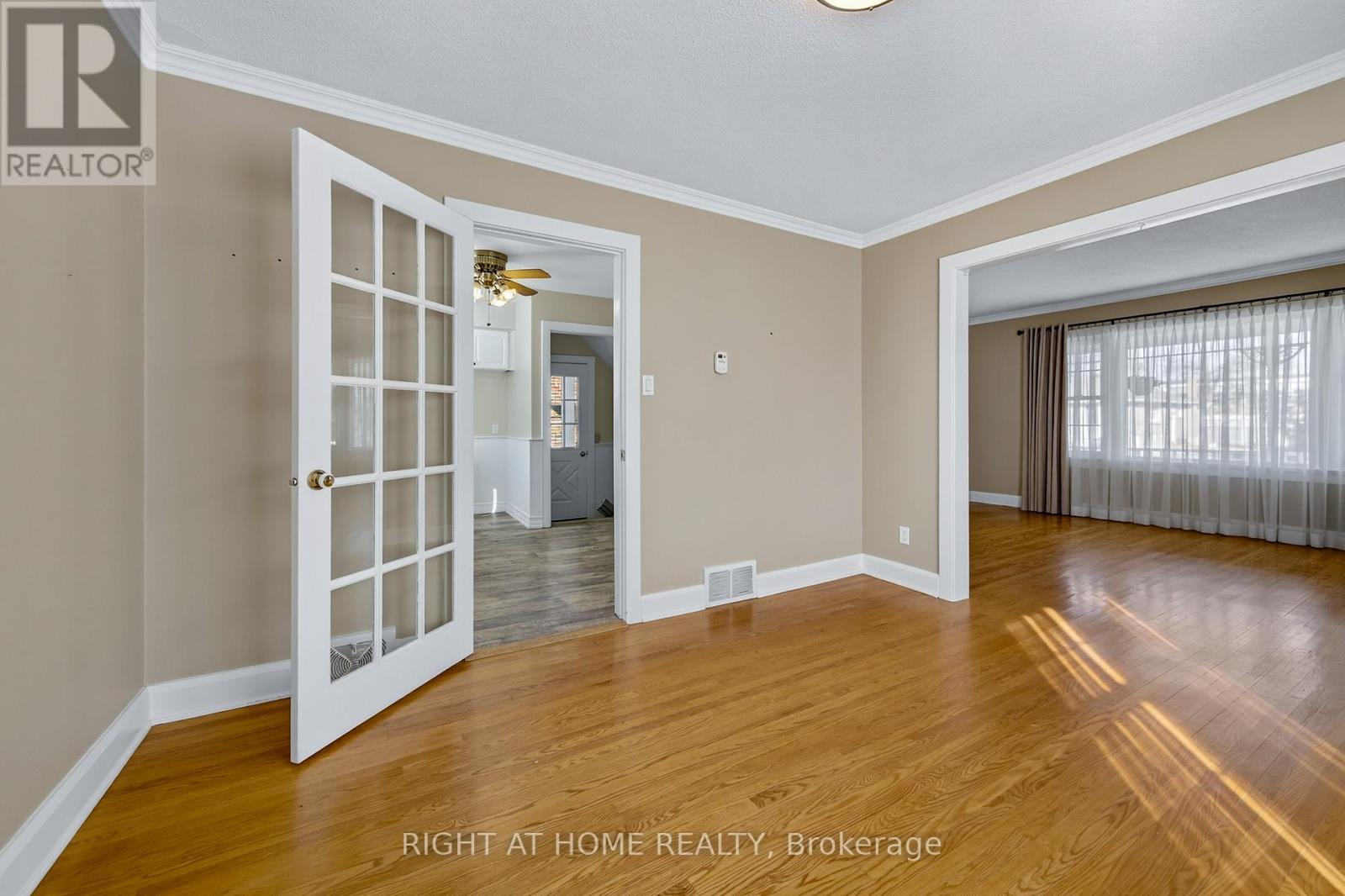 44 Newton Street, Barrie (Wellington), Ontario  L4M 3N5 - Photo 7 - S12638378