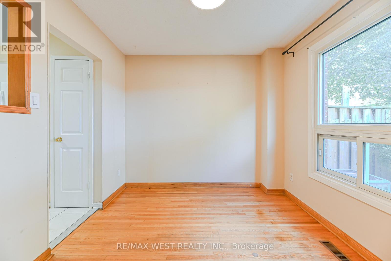 56 - 41 Mississauga Valley Boulevard, Mississauga, Ontario L5A 3N5 - Photo 11 - W12638204