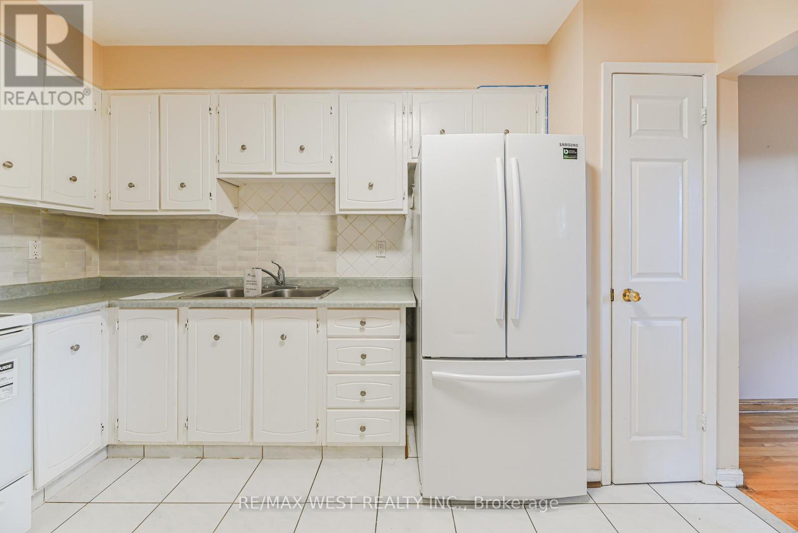 56 - 41 Mississauga Valley Boulevard, Mississauga, Ontario L5A 3N5 - Photo 8 - W12638204