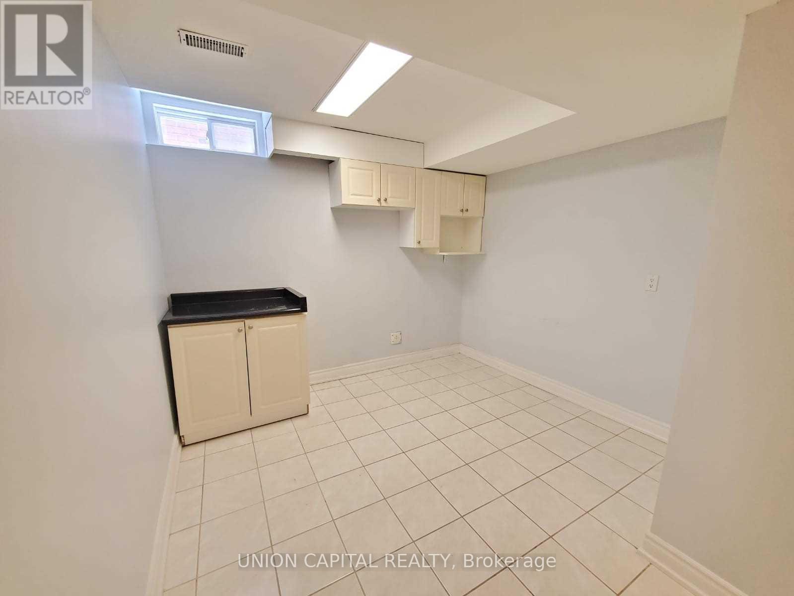 5450 Tree Crest Court, Mississauga, Ontario  L5R 3Z8 - Photo 18 - W12638210