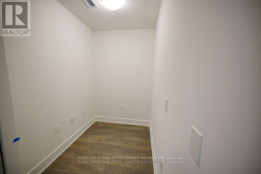 1603 - 204 Burnhamthorpe Road E, Mississauga, Ontario  L5A 0B3 - Photo 11 - W12638214