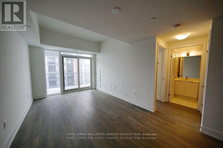 1603 - 204 Burnhamthorpe Road E, Mississauga, Ontario  L5A 0B3 - Photo 5 - W12638214