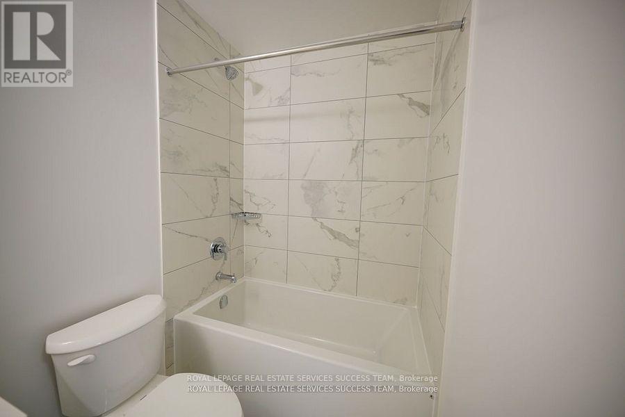 1603 - 204 Burnhamthorpe Road E, Mississauga, Ontario  L5A 0B3 - Photo 9 - W12638214