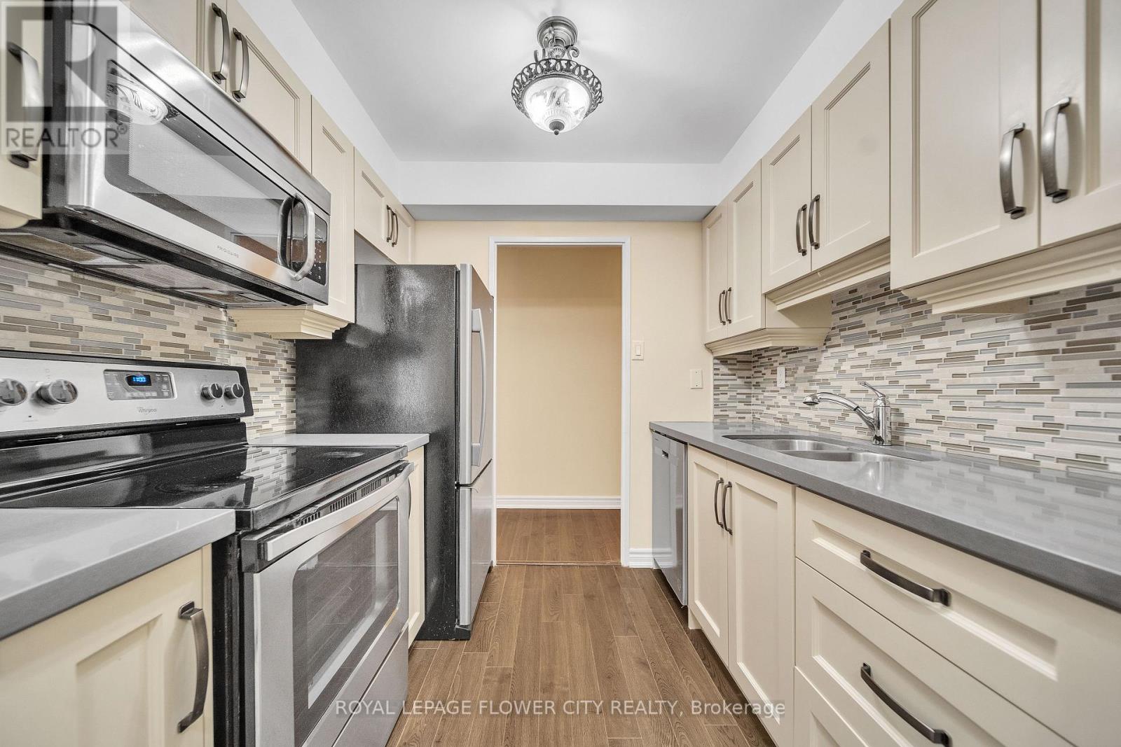 602 - 1515 Lakeshore Road S, Mississauga, Ontario  L5E 3E3 - Photo 20 - W12638228