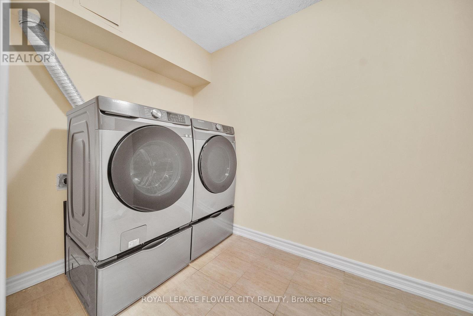 602 - 1515 Lakeshore Road S, Mississauga, Ontario  L5E 3E3 - Photo 29 - W12638228