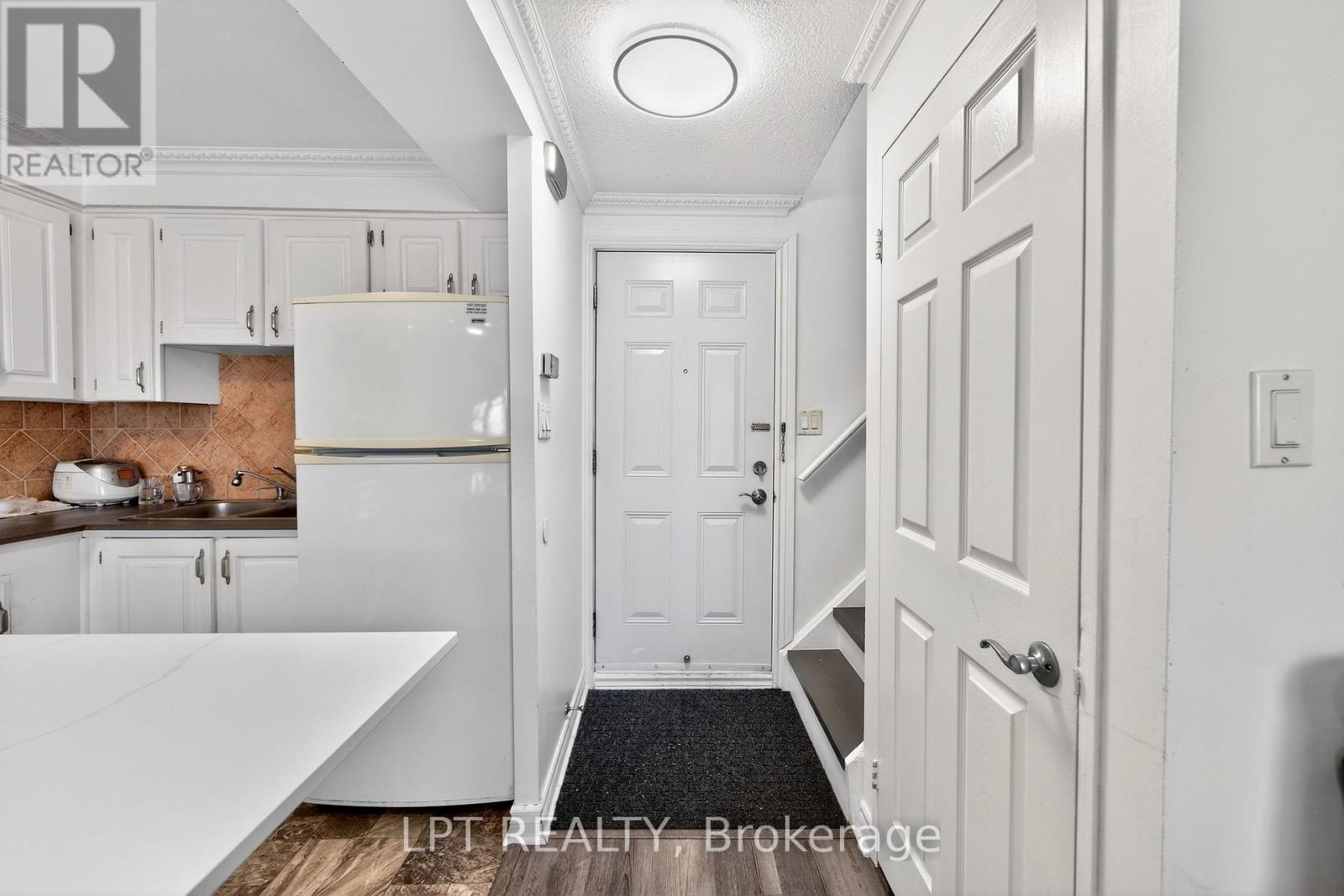 103 - 3040 Constitution Boulevard, Mississauga, Ontario L4Y 3X7 - Photo 4 - W12638248