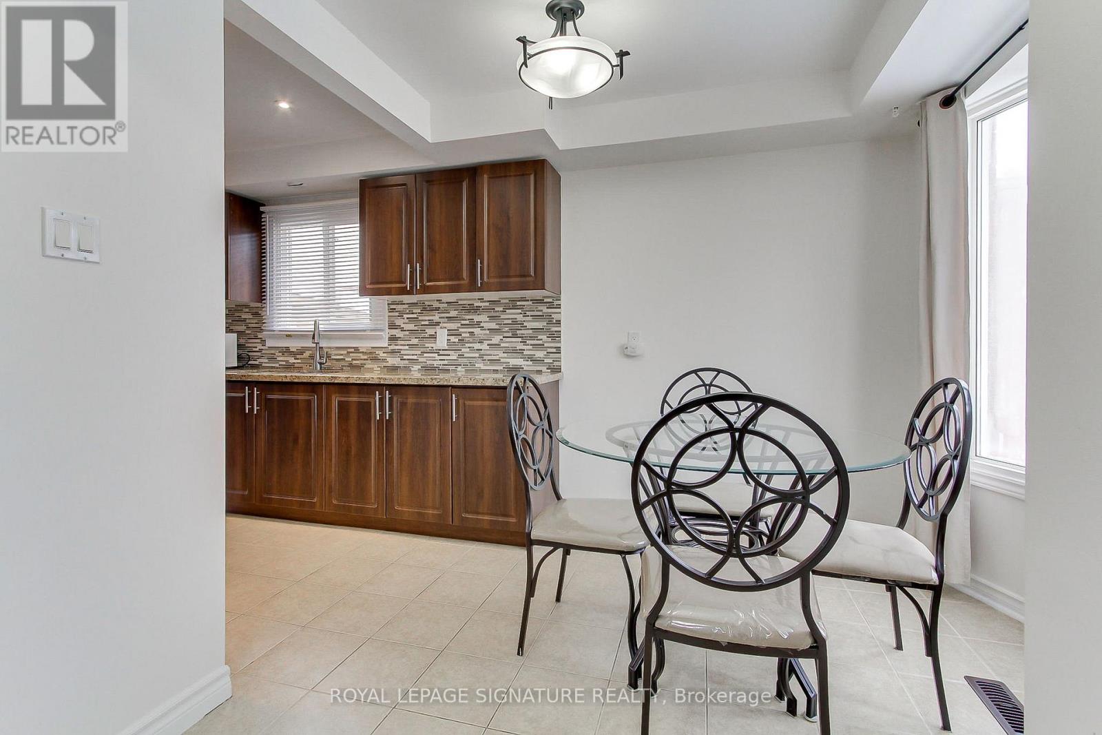 6 Driftwood Crescent, Brampton, Ontario  L6Z 2C4 - Photo 10 - W12638256