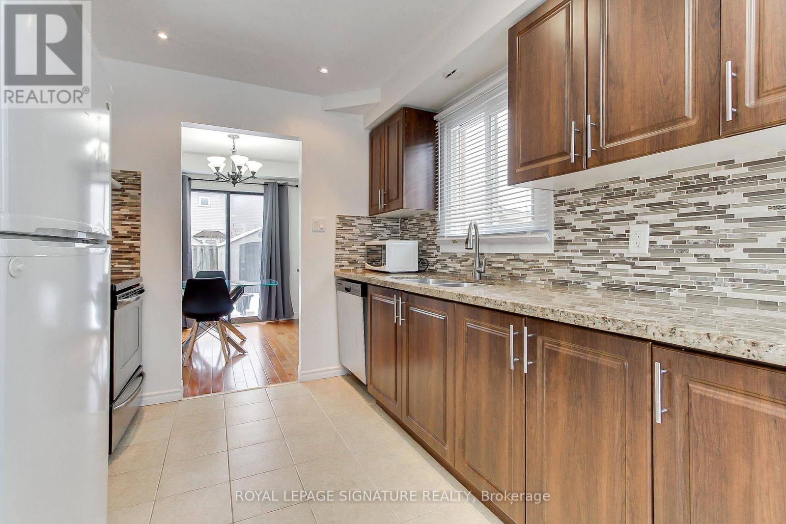 6 Driftwood Crescent, Brampton, Ontario  L6Z 2C4 - Photo 17 - W12638256