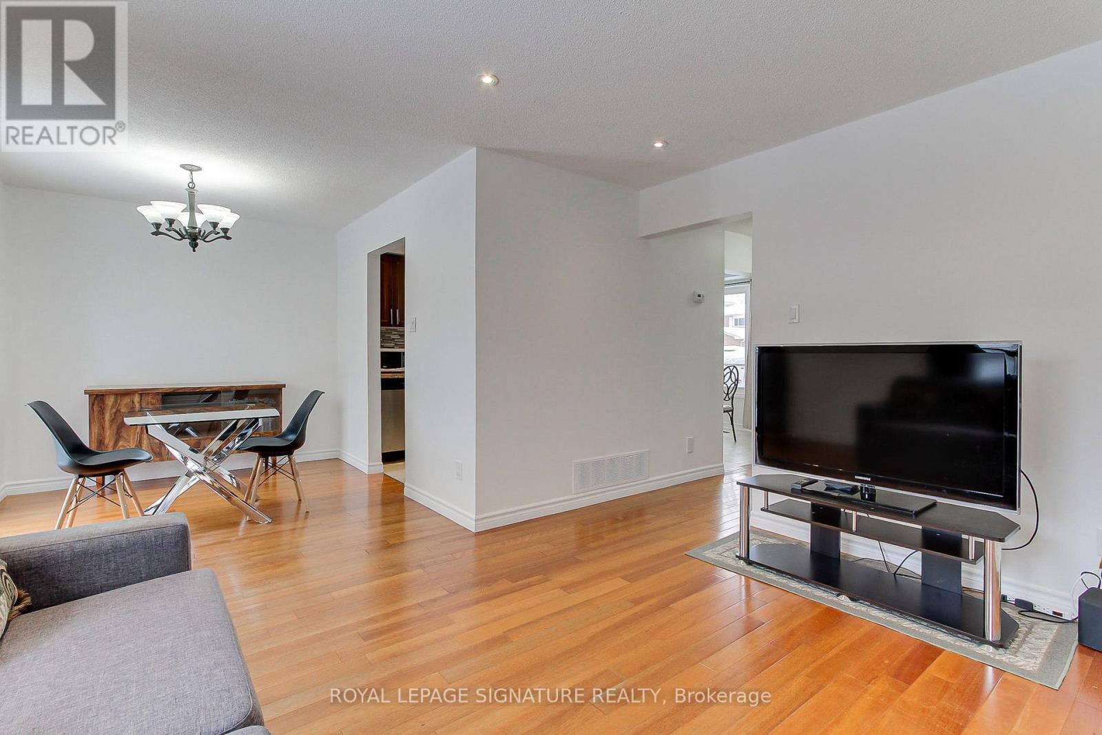 6 Driftwood Crescent, Brampton, Ontario  L6Z 2C4 - Photo 24 - W12638256