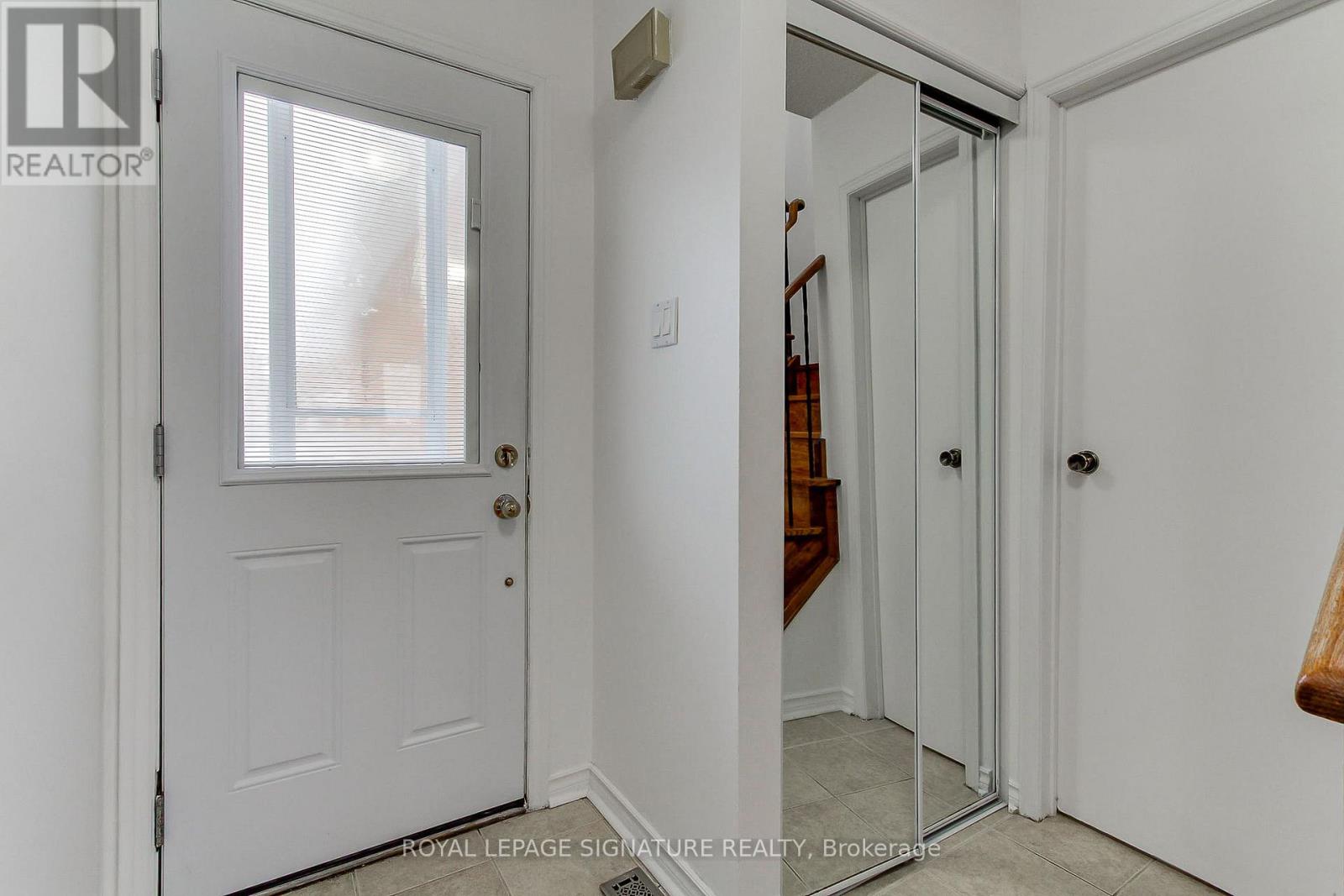 6 Driftwood Crescent, Brampton, Ontario  L6Z 2C4 - Photo 6 - W12638256