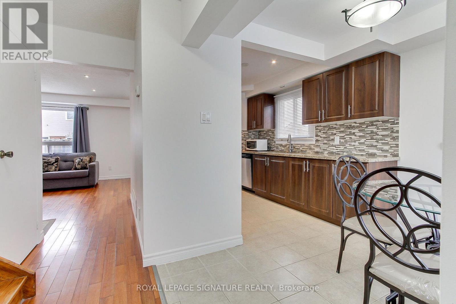 6 Driftwood Crescent, Brampton, Ontario  L6Z 2C4 - Photo 8 - W12638256